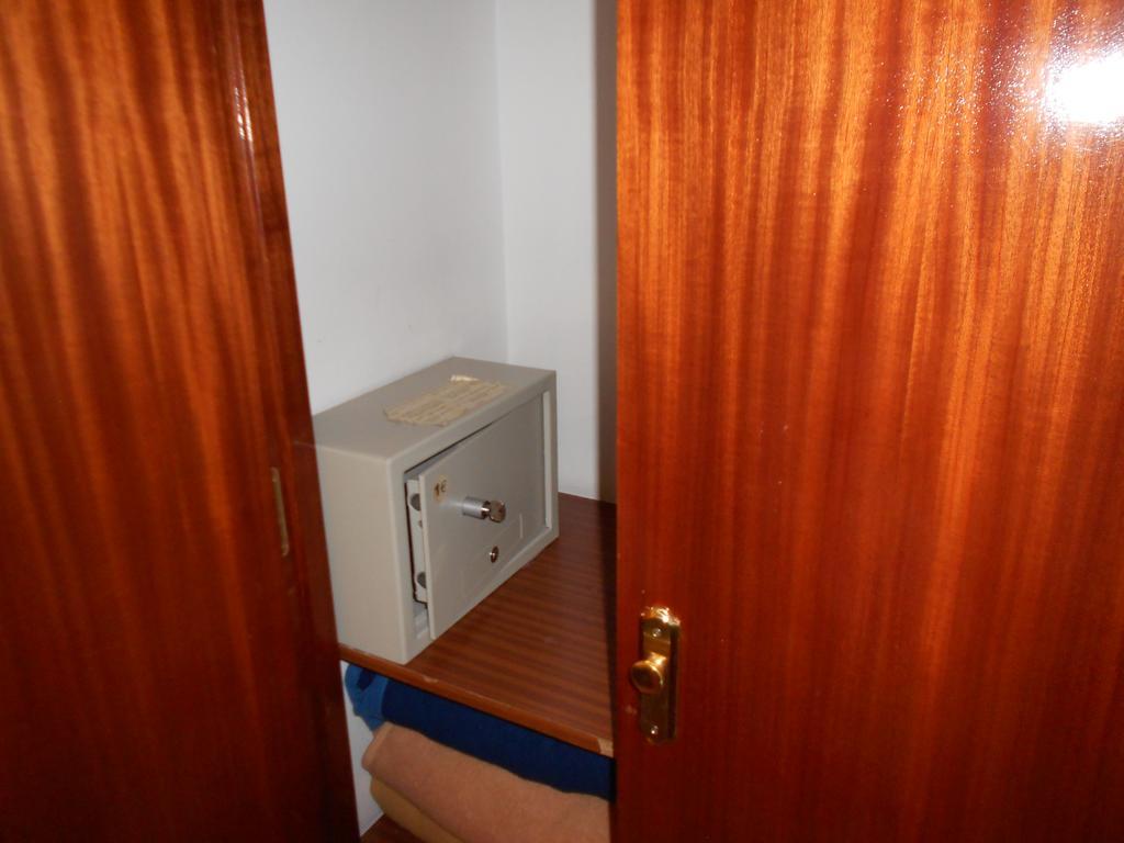 Hostal Internacional Madrid Exterior foto