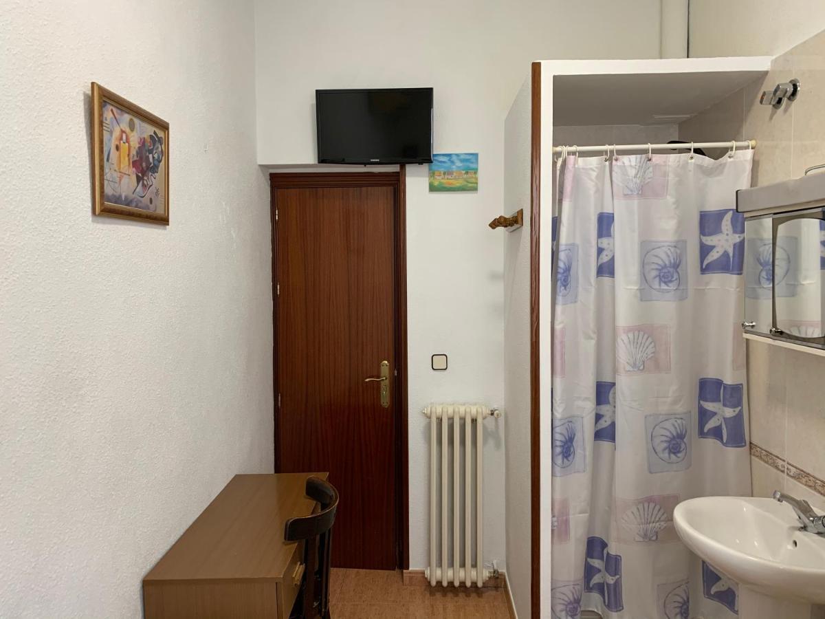 Hostal Internacional Madrid Exterior foto